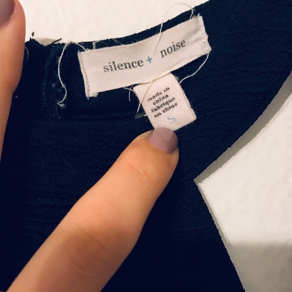 Silence and Noise (Urban Outfitters) Black dress - Picture 3 of 4